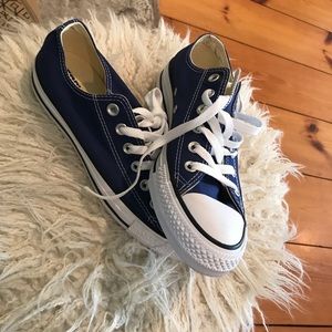 Navy blue Chuck Taylor all star lo